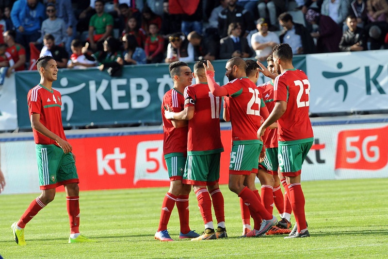 Fotbalisté Maroka se radují.