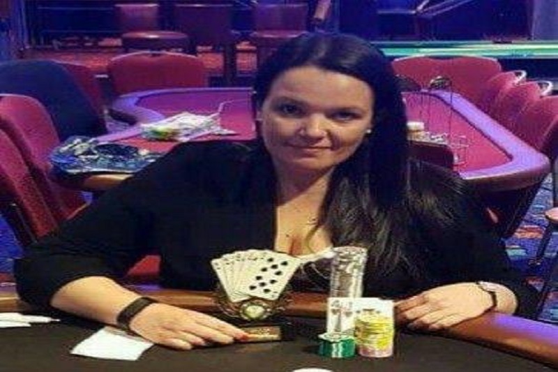 Britská královna pokeru Emma Fryerová tragicky zahynula při autonehodě.