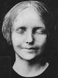 Neznámá ze Seiny (L'Inconnue de la Seine).