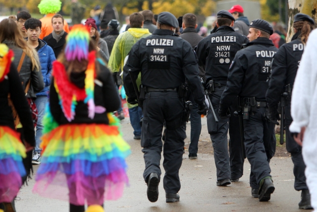 Na pořádek při zahájení karnevalového období dohlíželo více než tisíc policistů.
