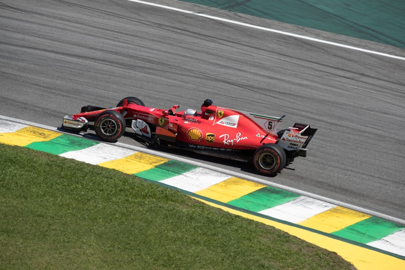 Jezdec Sebastian Vettel.