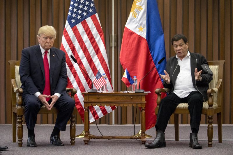 Donald Trump (vlevo) a filipínský prezident Rodrigo Duterte.