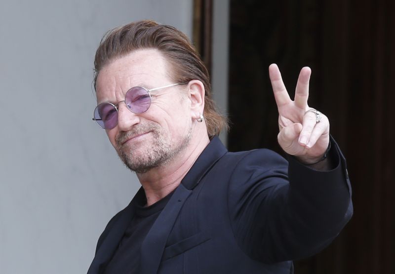 Zpěvák skupiny U2 Bono Vox.