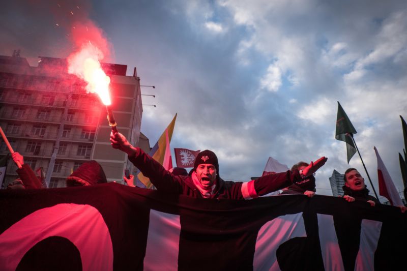 Varšava odsoudila rasismus a xenofobii, sobotní pochod brání.
