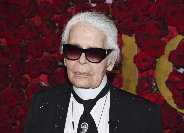 Módní návrhář Karl Lagerfeld.