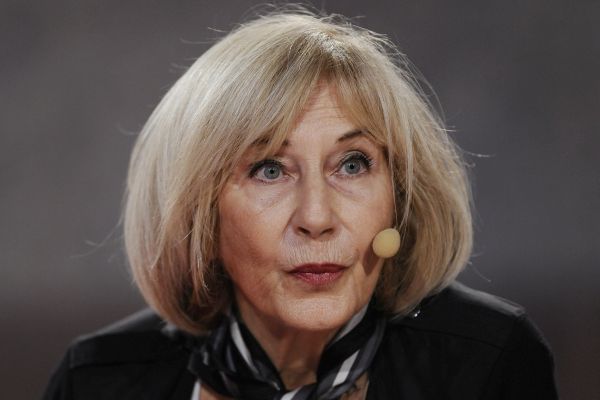 Turecká spisovatelka Ayşe Kulinová.