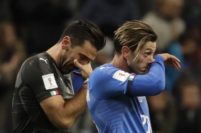 Italové v čele se slavným Gianluigim Buffonem si na MS v Rusku nezahrají.