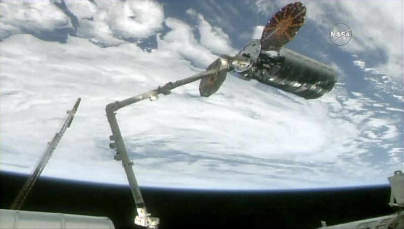  U ISS zakotvila loď Cygnus soukromé společnosti Orbital ATK.