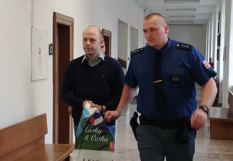 Pětatřicetiletý Martin Kostner přichází k soudu.