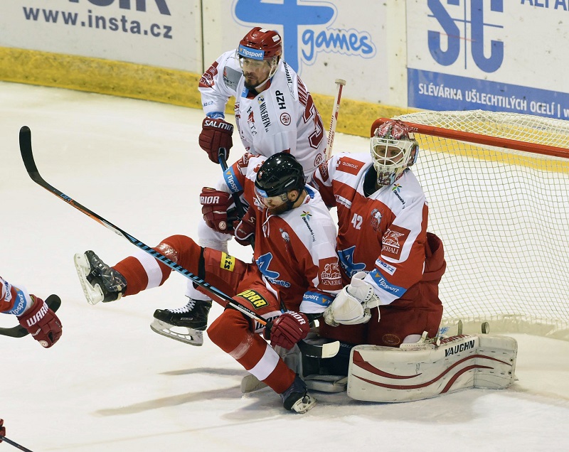 Hokejisté Olomouce zvítězili v předehrávce 21. kola extraligy nad Třincem 4:0.