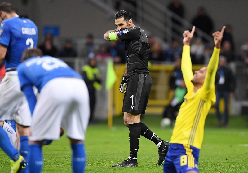 Radost na jedné straně, pláč na druhé. Italové se na MS v roce 2018 nepodívají, zastavili je Švédové.