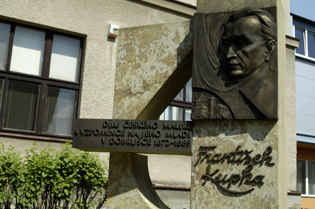 Památník Kupky v Dobrušce (ilustrační foto). Památník Kupky v Dobrušce (ilustrační foto).