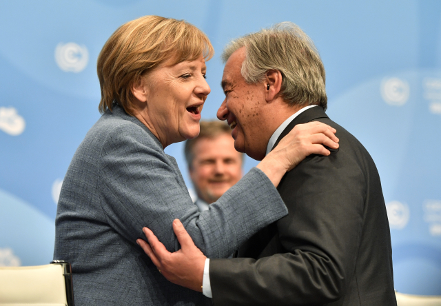 Vlevo německá kancléřka Angela Merkelová a generální tajemník OSN Antonio Guterres.