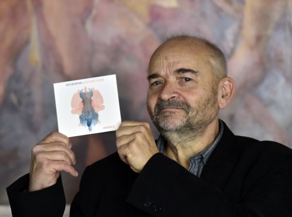 Moderátor Jan Burian. 