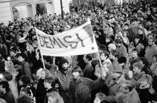 Listopadové události v Praze roku 1989.