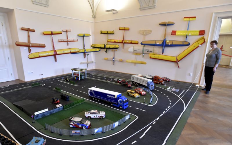 K vidění je přes 250 velkých modelů letadel, aut, lodí či železnic.