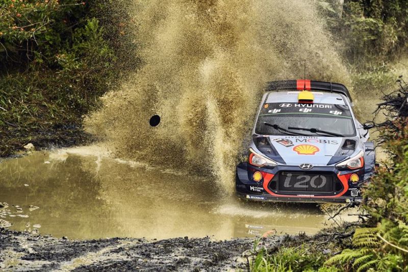 Andreas Mikkelsen vyhrál první etapu.