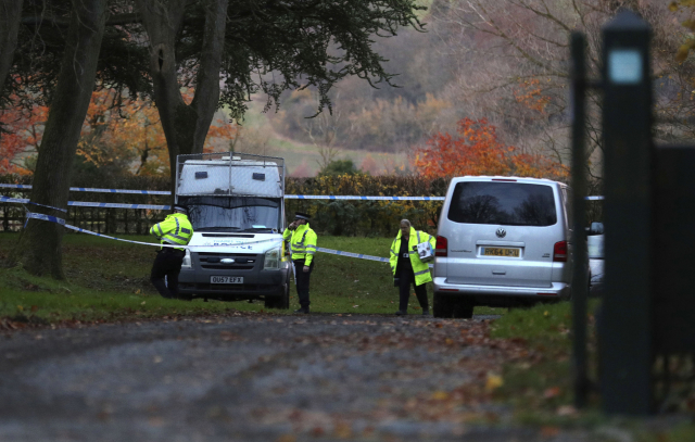 Policie uzavřela okolí místa nehody.