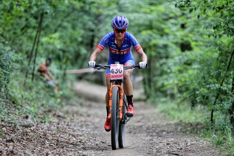 Cyklistka Kateřina Nash.
