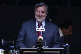 Středolevý protivník Alejandro Guillier.
