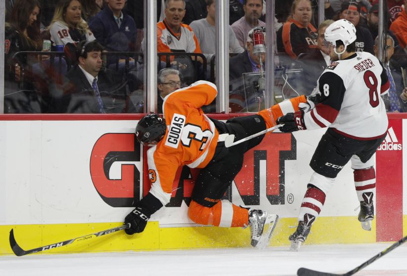 Radko Gudas v utkání NHL.