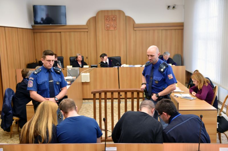 Ivan Ivanskyj a Róbert Simon u soudu.