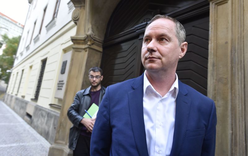 Poslanci Stanislav Grospič (KSČM) a Petr Gazdík (STAN) se utkají o funkci předsedy sněmovního mandátového a imunitního výboru. Na snímku Gazdík.
