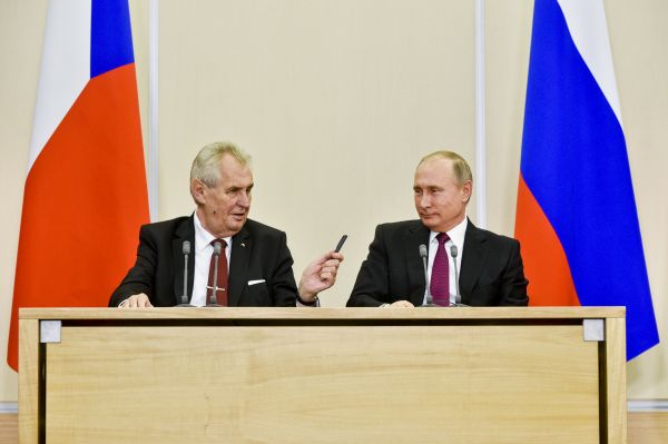 Prezident Miloš Zeman (vlevo) a ruský prezident Vladimir Putin.
