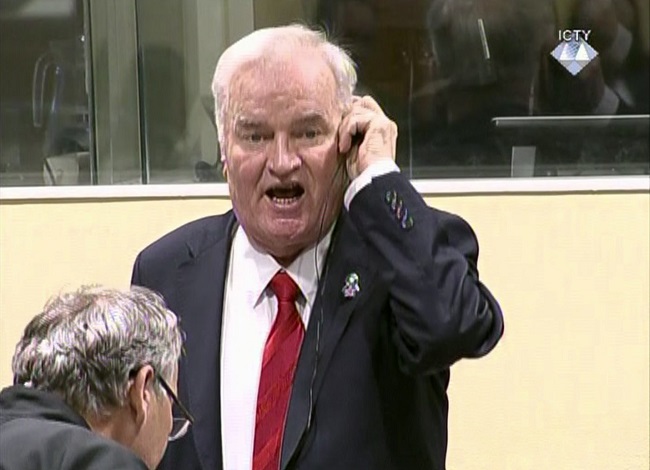 Ratko Mladić po vynesení rozsudku v Haagu.