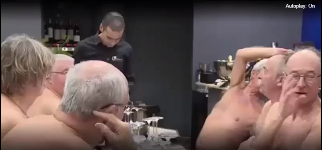 Nudistická restaurace. 