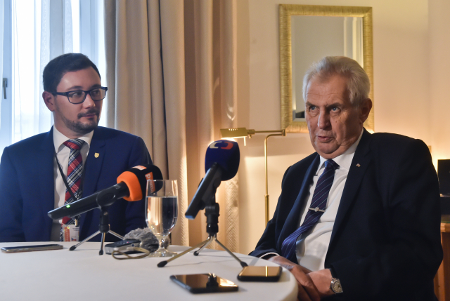 Prezident Miloš Zeman a jeho mluvčí Jiří Ovčáček.
