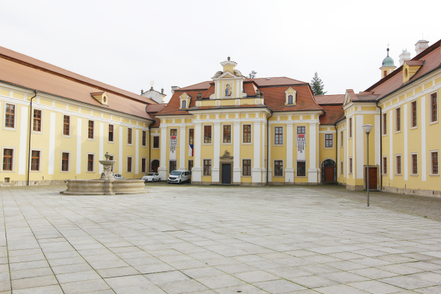 Nejnavštěvovanější sakrální památkou je opět Velehrad. Nejnavštěvovanější sakrální památkou je opět Velehrad.