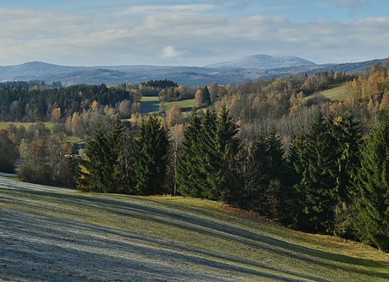 Vrchol Boubín, údolí řeky Blanice, Šumava.