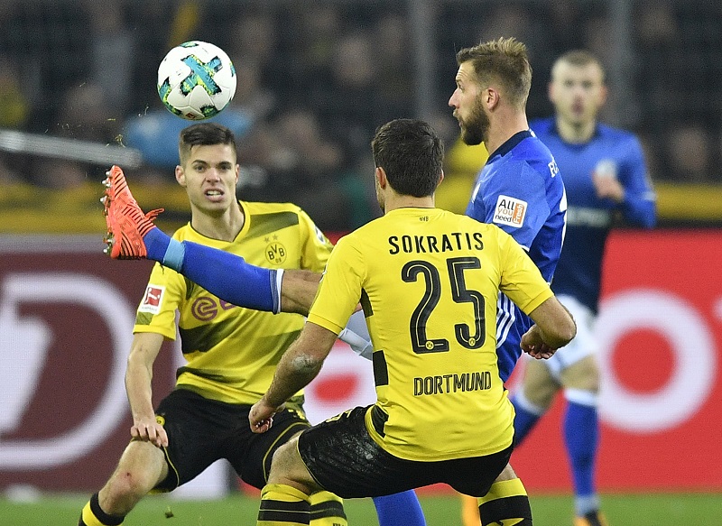 Schalke v dalším kole bundesligy remizoval s Dortmundem.