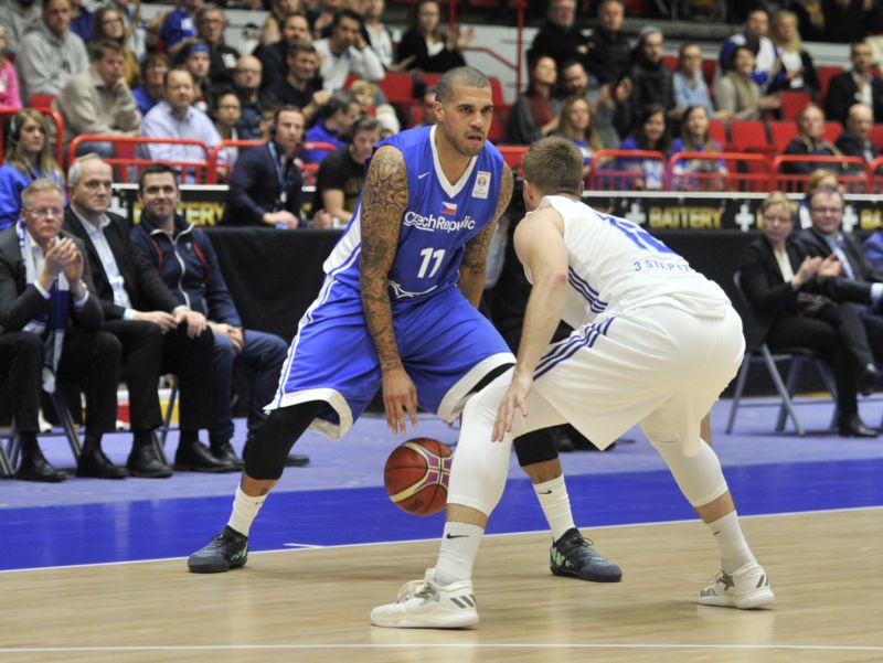 Čeští basketbalisté porazili Finsko a vedou kvalifikační skupinu.