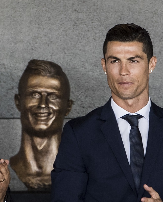 Cristiano Ronaldo s bustou na Madeiře.