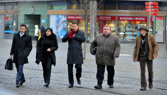 Zleva advokáti Adam Batuna a Klára Samková, Tomio Okamura a Jaroslav Staník (2012). 
