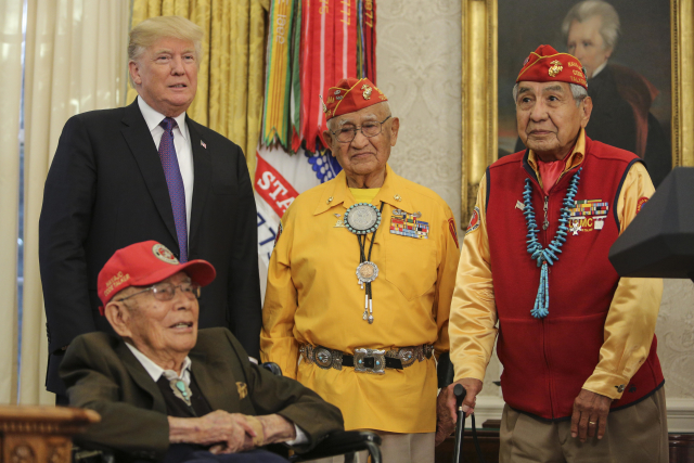 Prezident Donald Trump s válečnými veterány.
