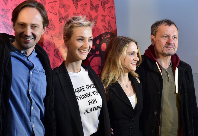 Zleva herci Jaroslav Plesl, Barbora Poláková, Pavlína Štorková a režisér Miroslav Krobot představující v Praze film Kvarteto.