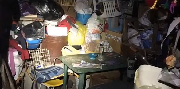 Suterén, kde žena prožila deset let svého života. 