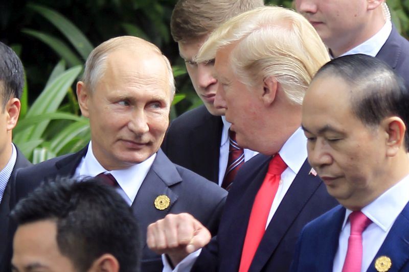 Vladimir Putin (vlevo) a Donald Trump.