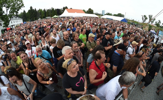 Diváci na festivalu Bounty Rock Cafe Open Air. 