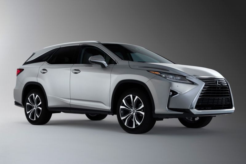 Novinka příštího roku - Lexus RX v prodloužené verzi.