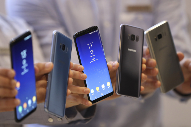 Vedoucí pozici na trhu si upevnila jihokorejská společnost Samsung.