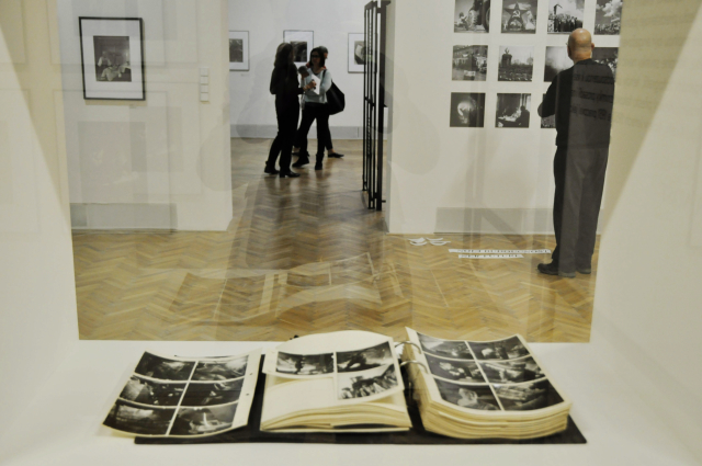 První ucelený pohled na dílo fotografa Karla Otty Hrubého, od jehož narození loni uplynulo 100 let, přináší výstava v Domě umění města Brna. První ucelený pohled na dílo fotografa Karla Otty Hrubého, od jehož narození loni uplynulo 100 let, přináší výstava v Domě umění města Brna.