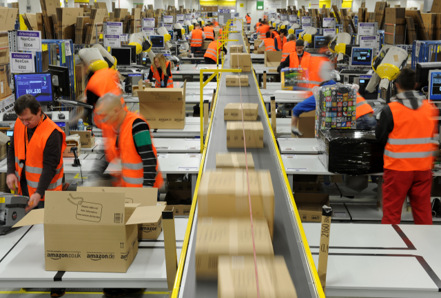 Amazon, logistické centrum.