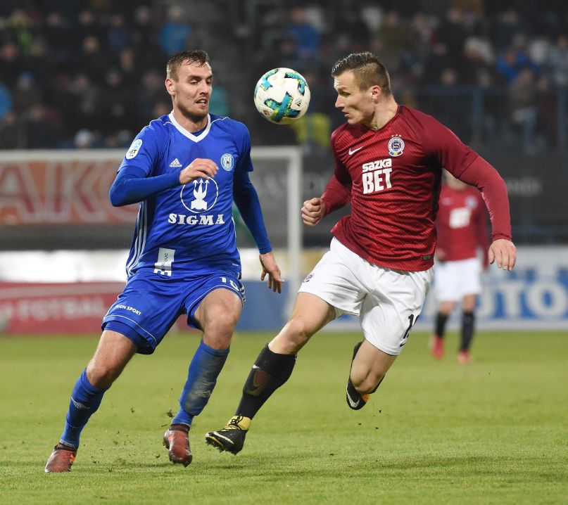 Tomáš Chorý (vlevo) v utkání proti Spartě.