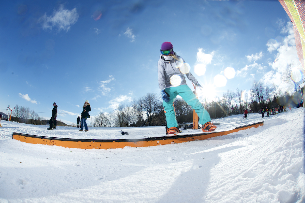 Snowboardová přehlídka a soutěž Horsefeathers Sneak The Tweak.