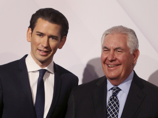 Americký ministr zahraničí Rex Tillerson (vpravo).