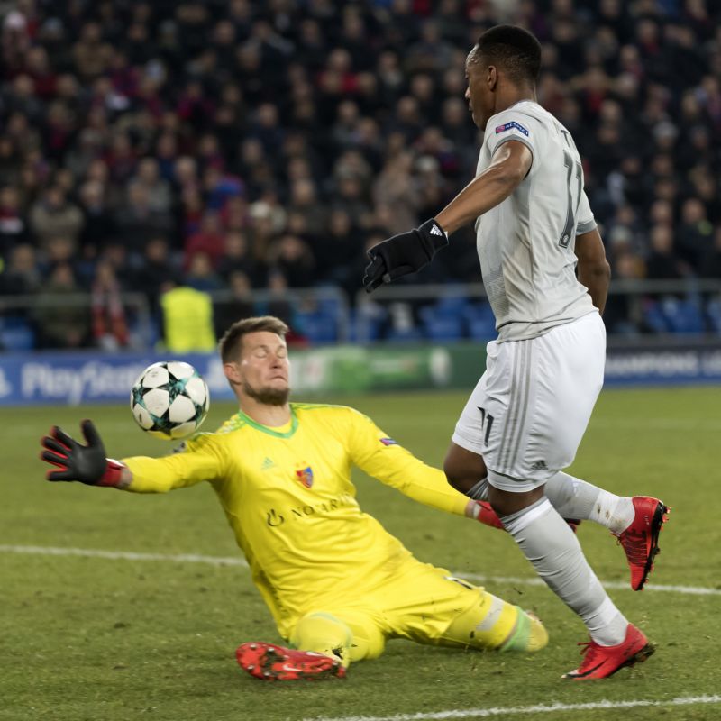 Brankář Basileje a české reprezentace Tomáš Vaclík. Brankář Basileje a české reprezentace Tomáš Vaclík.